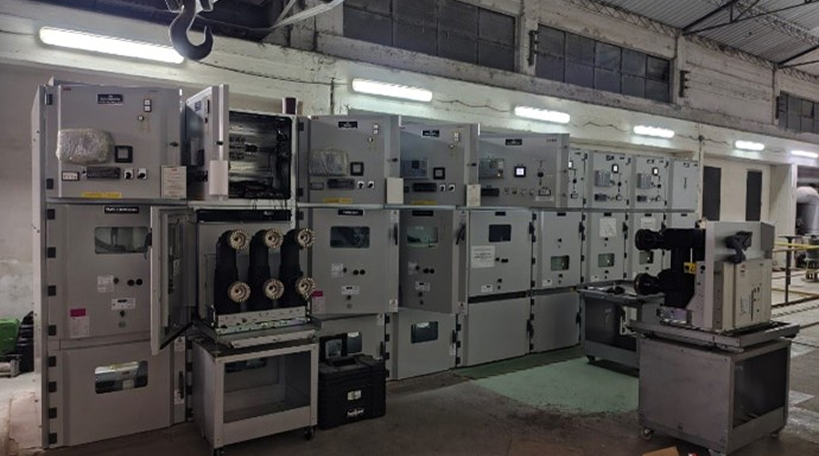Montaje de celdas Unigear en barra nueva turbina para sistema de media tensión